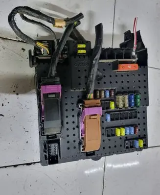 Volvo V70 Fuse module 8676391