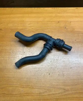 BMW 5 E39 Engine coolant pipe/hose 85622B
