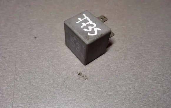Volkswagen PASSAT B5 Other relay 141951253B 20240072