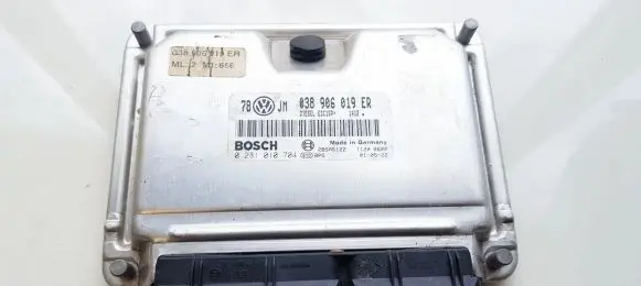 Volkswagen PASSAT B5.5 Engine control unit/module 038906019er 0281010704