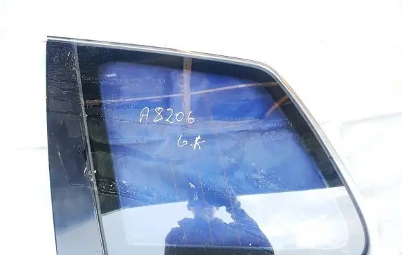 Volkswagen Touareg I Rear side window