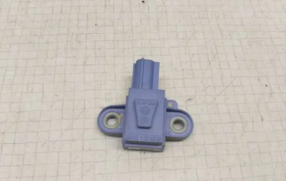 Volkswagen Golf V Airbag deployment crash/impact sensor 1K0955557A