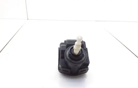 Mitsubishi Carisma Headlight level adjustment motor 00728232
