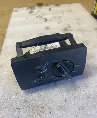 Ford Mondeo Mk III Light switch 498610