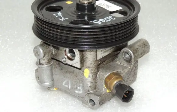 Ford Focus Power steering pump BV613A696AB