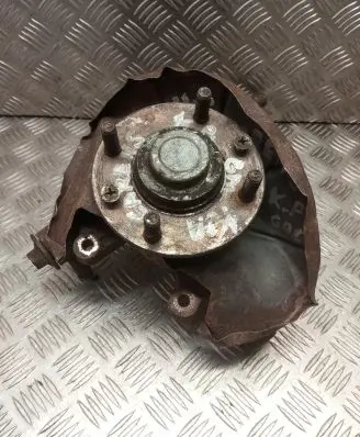 KIA Carens I Rear wheel hub