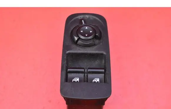 Alfa Romeo Mito Electric window control switch 30170304