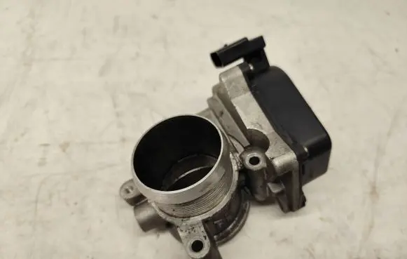 Volkswagen PASSAT B7 Throttle valve 03L128063Q 52212442
