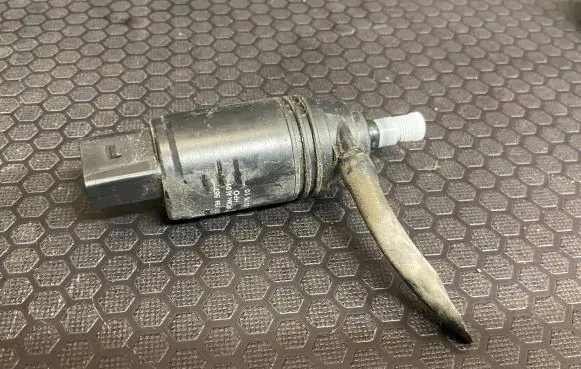 BMW X1 E84 Windscreen/windshield washer pump 67127199567 23537610 7199567