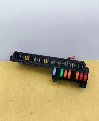 BMW 5 E60 E61 Fuse module 6957330