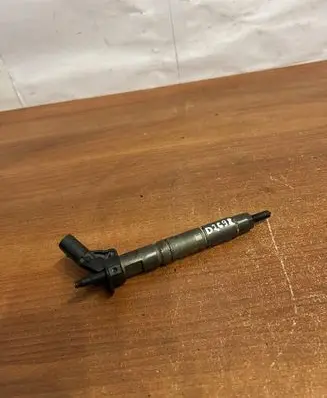 Mercedes-Benz E W211 Fuel injector A642070 D2698