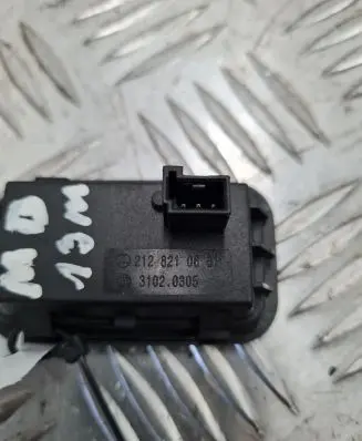 Mercedes-Benz C W204 Tailgate/trunk/boot open switch 
