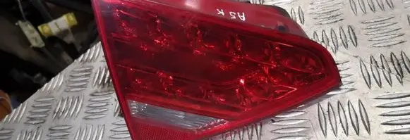 Audi A5 8T 8F Tailgate rear/tail lights 8t0945093a