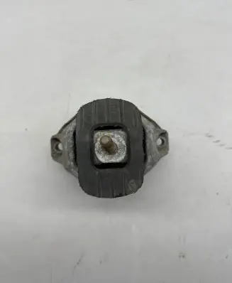 BMW 5 E60 E61 Engine mount bracket 6761090 586310E 1593461090