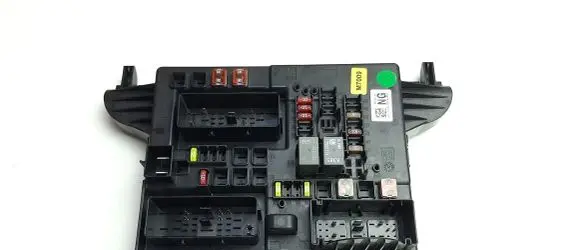 Opel Insignia A Fuse module 13277323 M7009