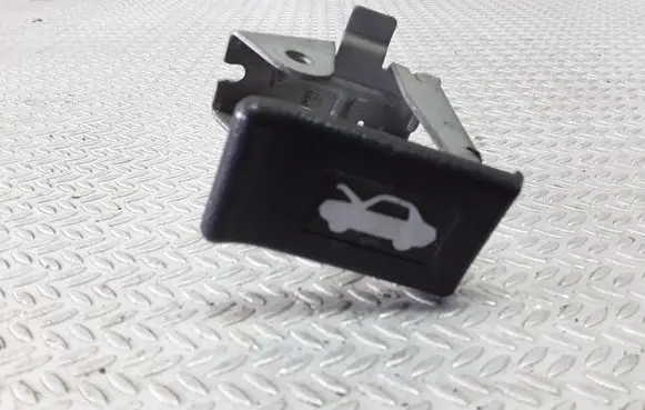 Engine bonnet (hood) release handle