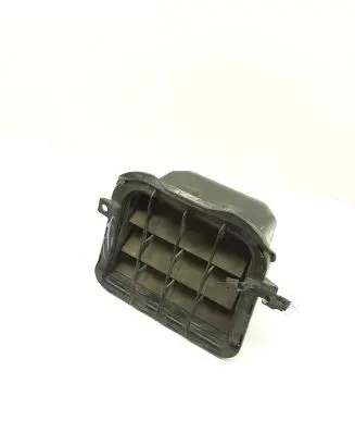Quarter panel pressure vent