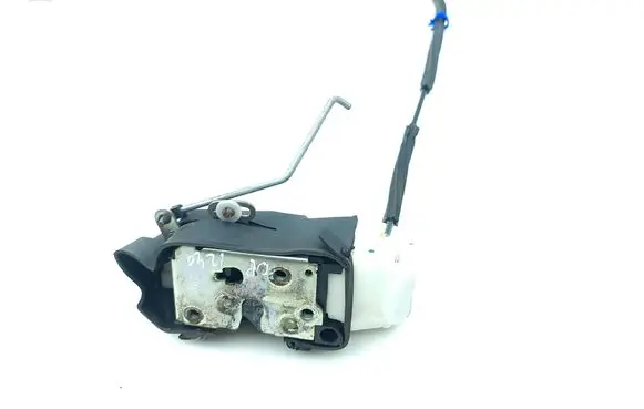 Maserati Quattroporte Front door lock