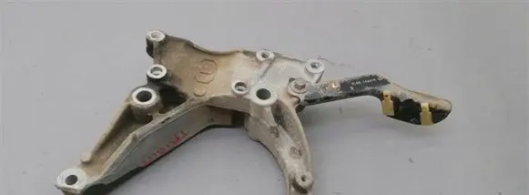 Mazda Tribute Engine mounting bracket