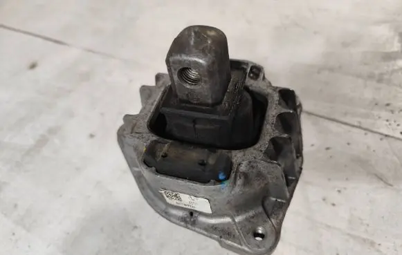 BMW 7 F01 F02 F03 F04 Engine mount bracket 6777381 68623513
