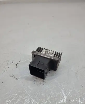 Mercedes-Benz A W176 Glow plug pre-heat relay 11067807r