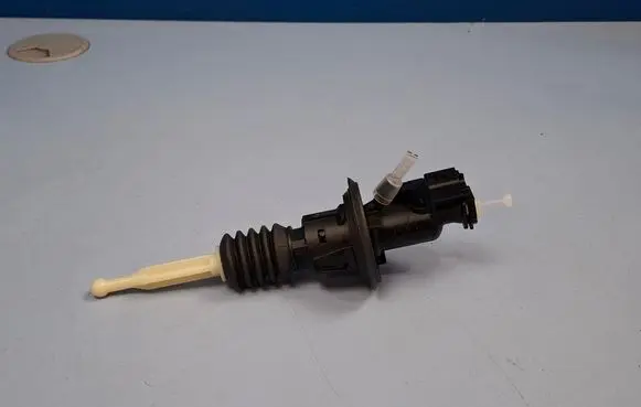 Opel Combo E Clutch master cylinder 9809425480