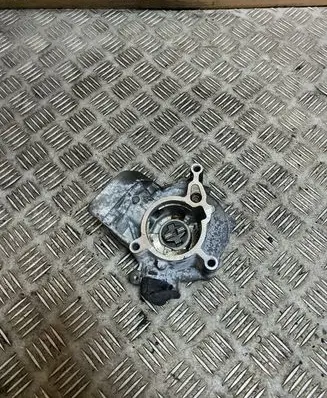 Volkswagen PASSAT B8 Vacuum pump 06L145100F