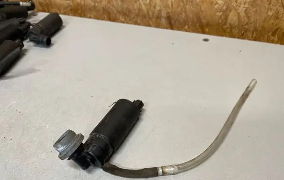 Toyota Corolla Verso E121 Headlight washer pump 