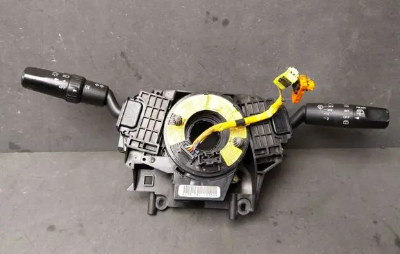 Mazda 2 Wiper turn signal indicator stalk/switch 17D952 17D682