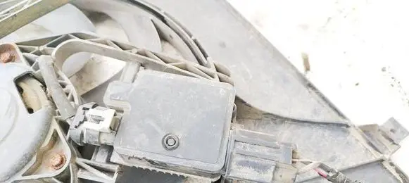 Coolant fan relay