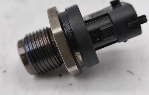 Fuel pressure sensor