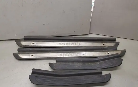 Volvo S40, V40 Front sill trim cover 30818426 30818425 30865703