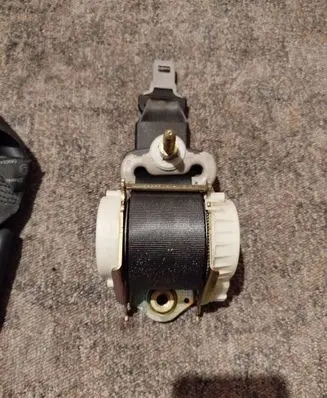 Renault Laguna II Middle seatbelt (rear) 33029442 215903B 12904