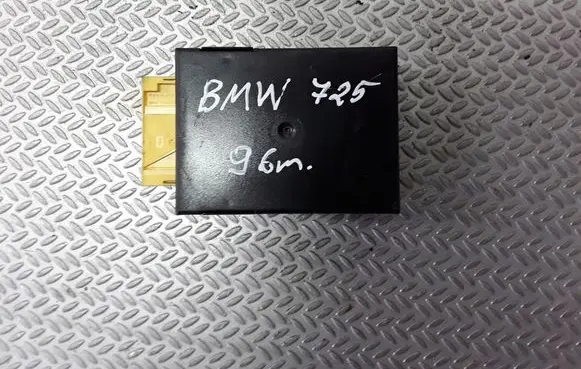 BMW 7 E38 Hazard warning light relay 8360007 55892110