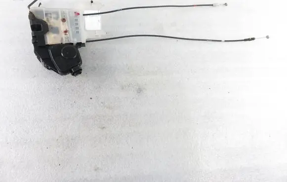 Hyundai Tucson JM Front door lock 
