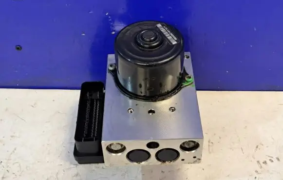 Volvo S80 ABS Pump 30793444 P30793444
