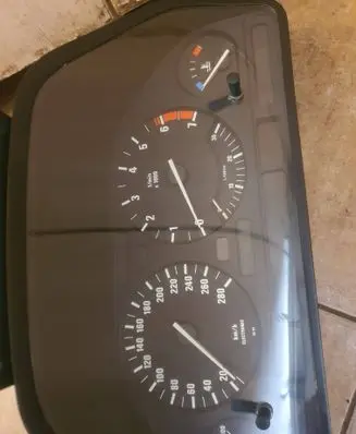 Speedometer (instrument cluster)