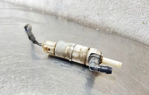Opel Insignia A Windscreen/windshield washer pump 13250289