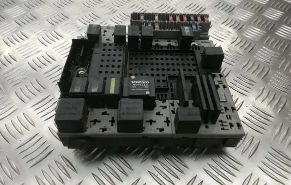 Volvo S80 Fuse module 8645729 8688153