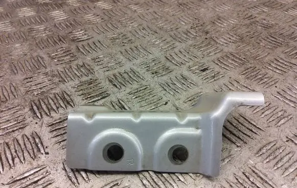 Hyundai i40 Fender mounting bracket
