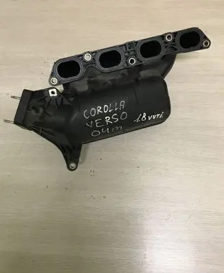 Toyota Corolla Verso E121 Intake manifold