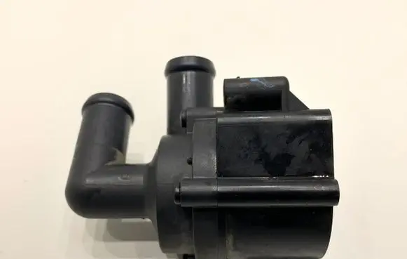Volvo S90, V90 Oil filter mounting bracket 518705030