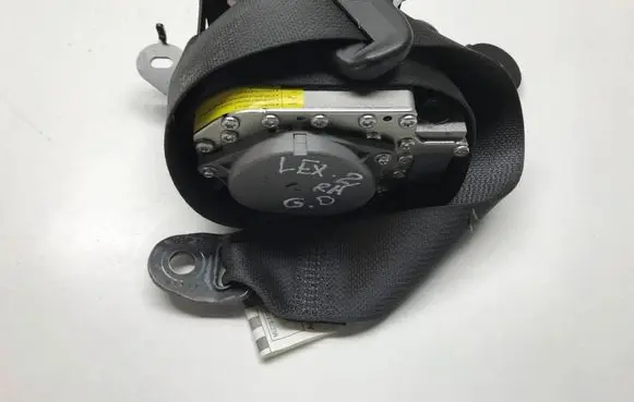 Lexus IS 220D-250-350 Rear seatbelt 0435028 C8098