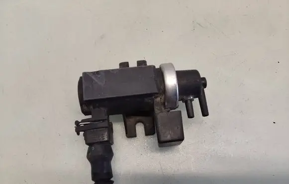 BMW 3 E46 Turbo solenoid valve 72279600 2247906 00T332