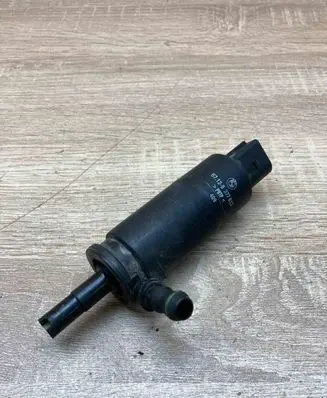 BMW 7 E65 E66 Headlight washer pump 8377613