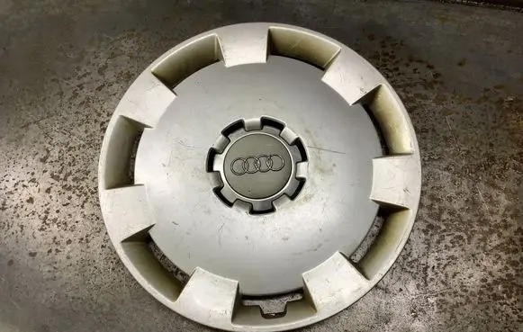 Audi A6 S6 C6 4F R16 wheel hub/cap/trim 8P0601147A S01LR2