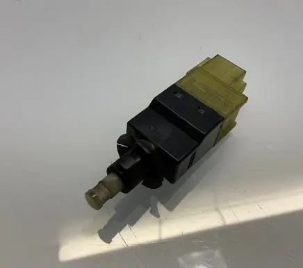 Mercedes-Benz E W211 Brake pedal sensor switch A0015456709 0015456709
