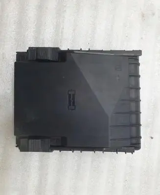 Volkswagen Touran III Fuse box cover 1K0937132F