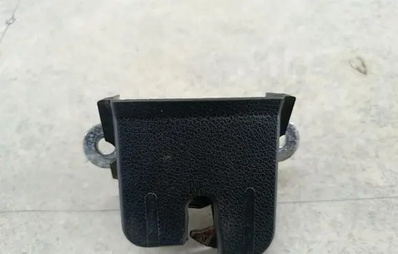 Volkswagen Golf V Tailgate lock latch 