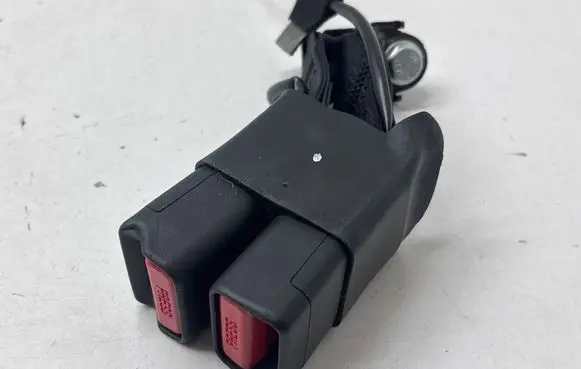 Renault Kadjar Middle seatbelt buckle (rear) 242446